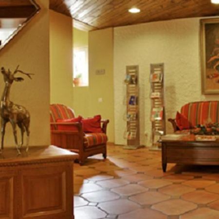 Hostellerie Les Chevreuils Лозанна Интерьер фото